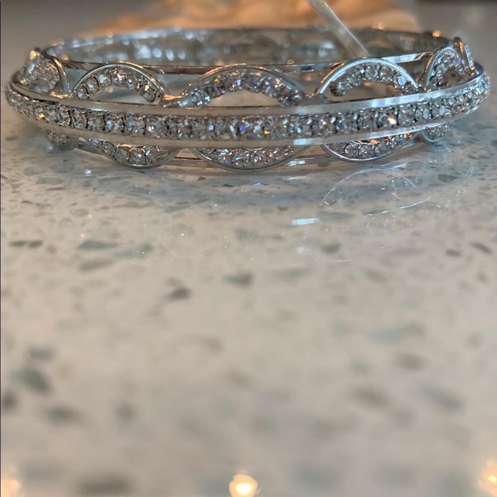 Cache Silver Bangle - Picture 4 of 6